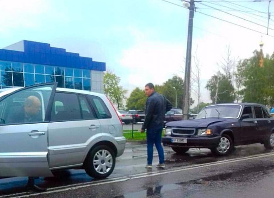 Біля «Спортлайфу» Волга в’їхала у Ford