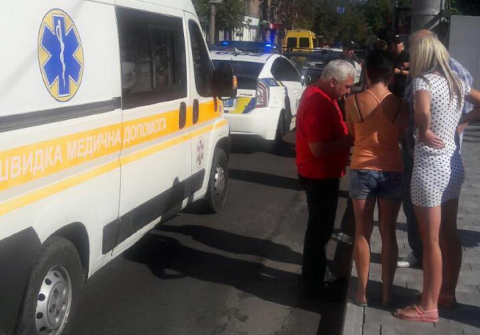 Автомобіль наїхав на 46-річну жінку в центрі міста