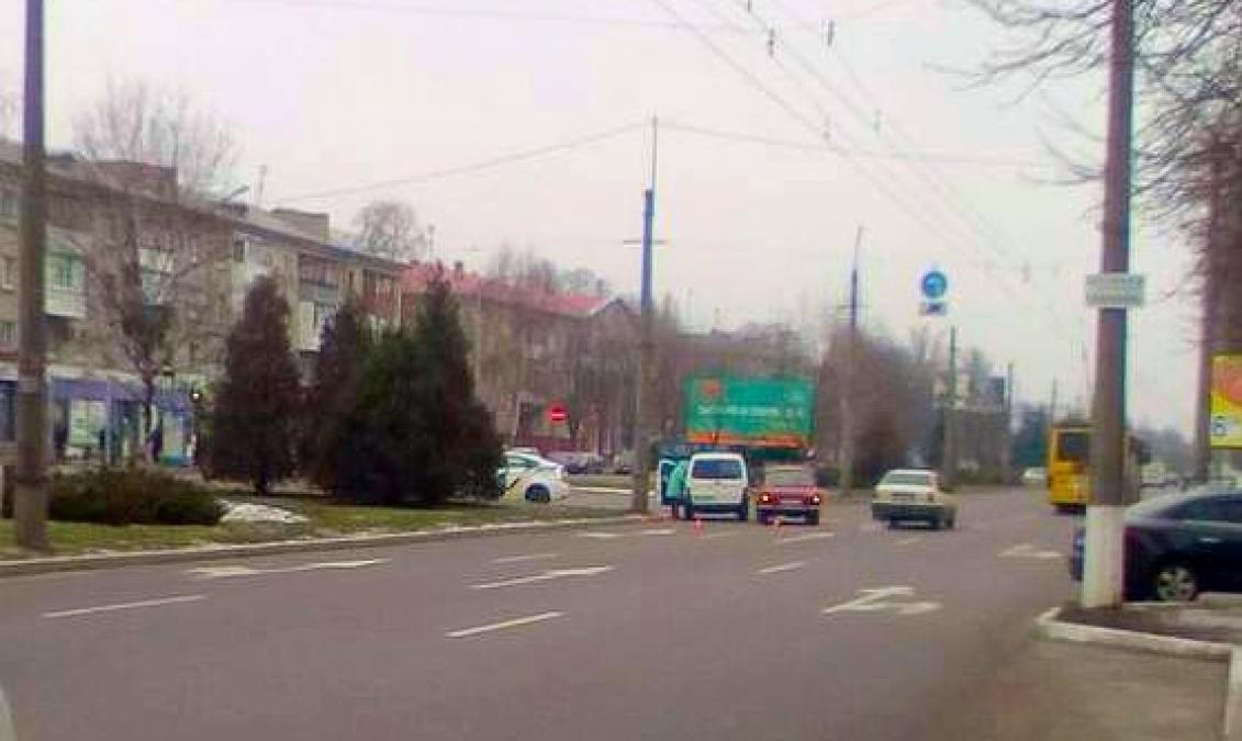 На проспекті Свободи зіткнулися Москвич та Peugeot