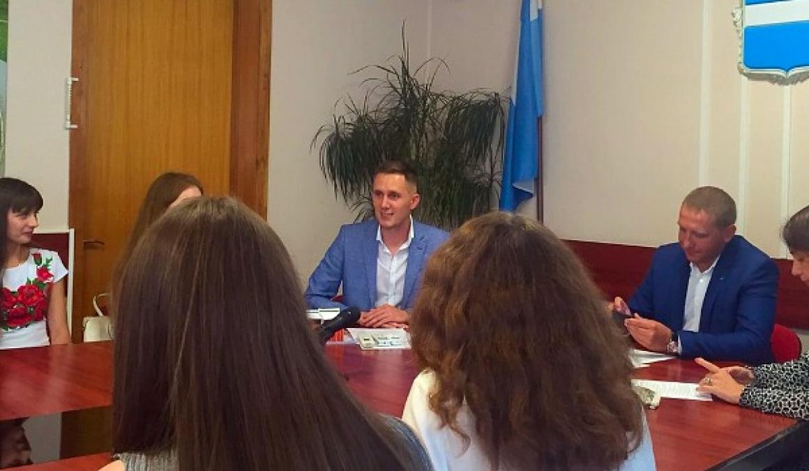 Депутат Шевченко рассказал студентам, что его чуть не отчислили из университета за общественную деятельность