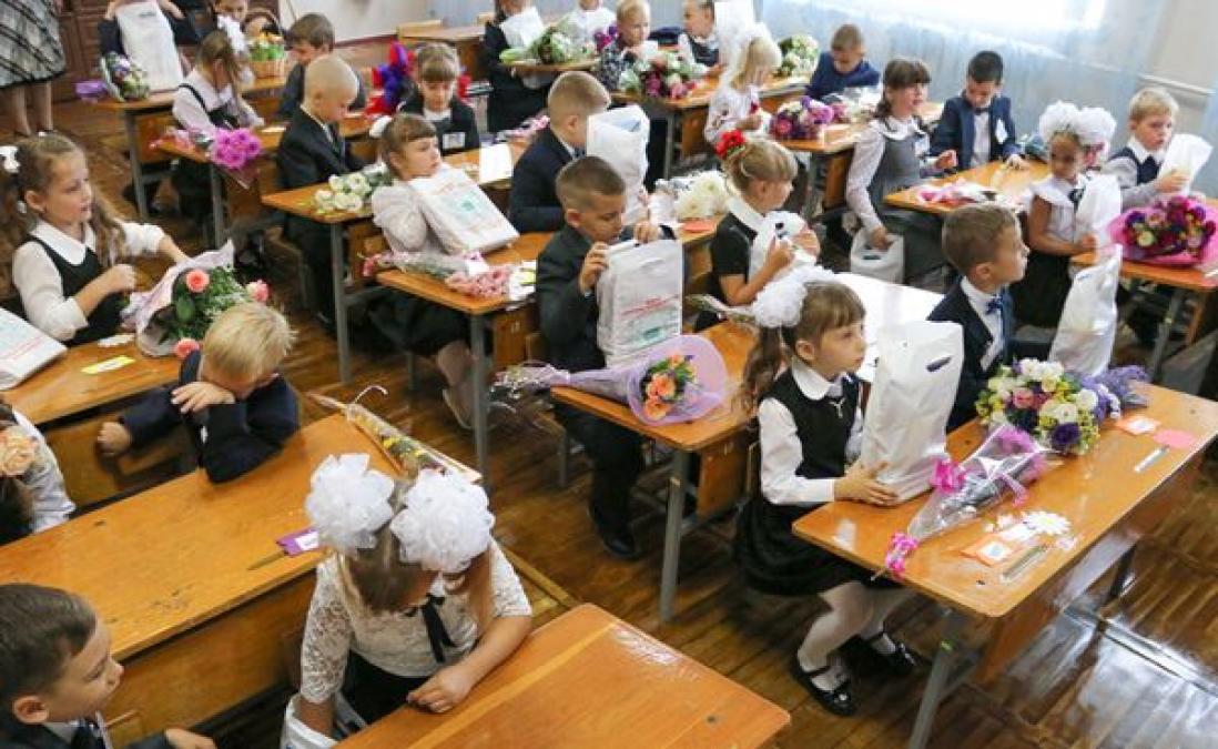 «КрАЗ» не залишив без уваги першачків Молодіжного