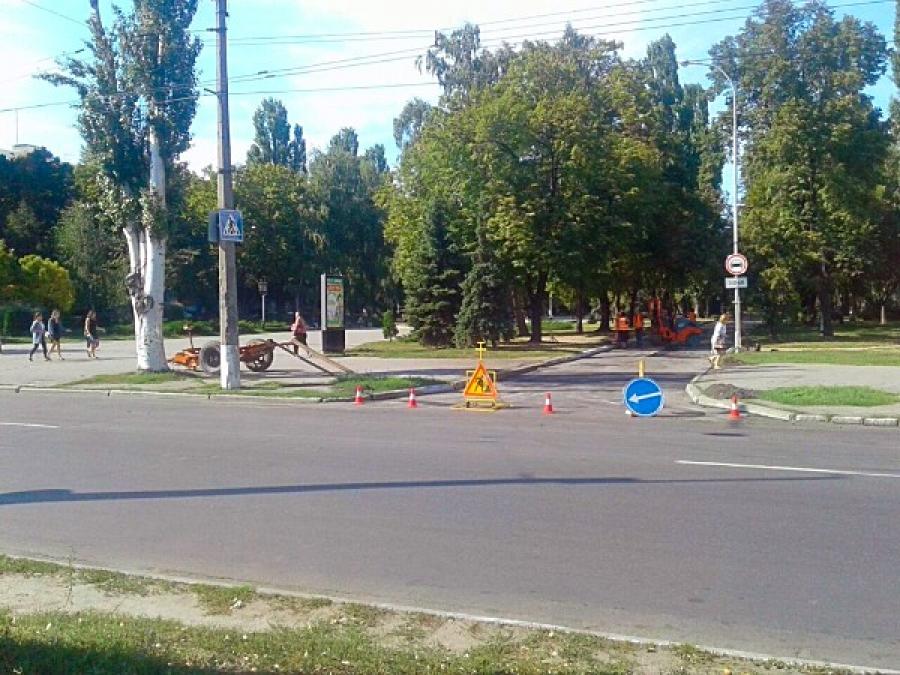 В центре Кременчуга закрыли проезд – ремонтируют дорогу
