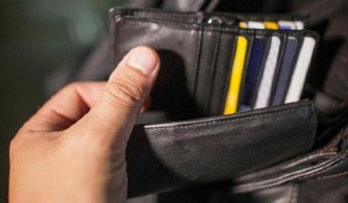 У тролейбусі у кременчужанина хотіли викрасти гроші