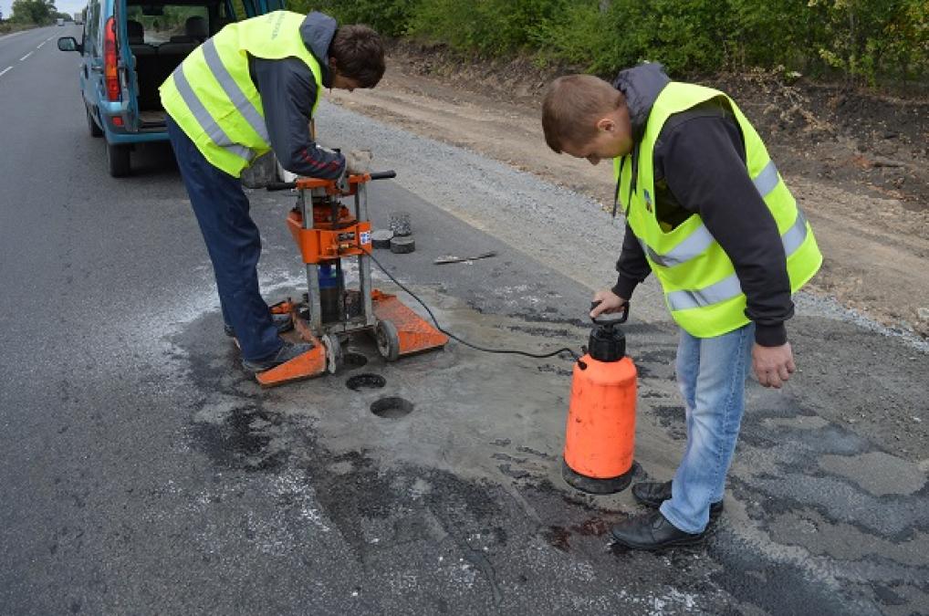 Під Кременчуком відібрали проби дорожнього одягу