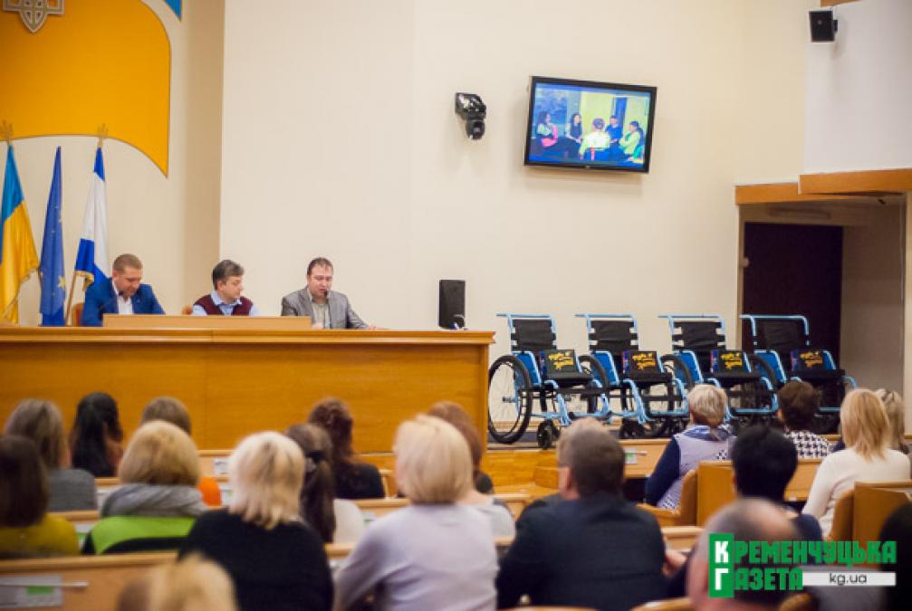 Волонтеры передали кременчугским больницам и терцентрам коляски для людей с инвалидностью
