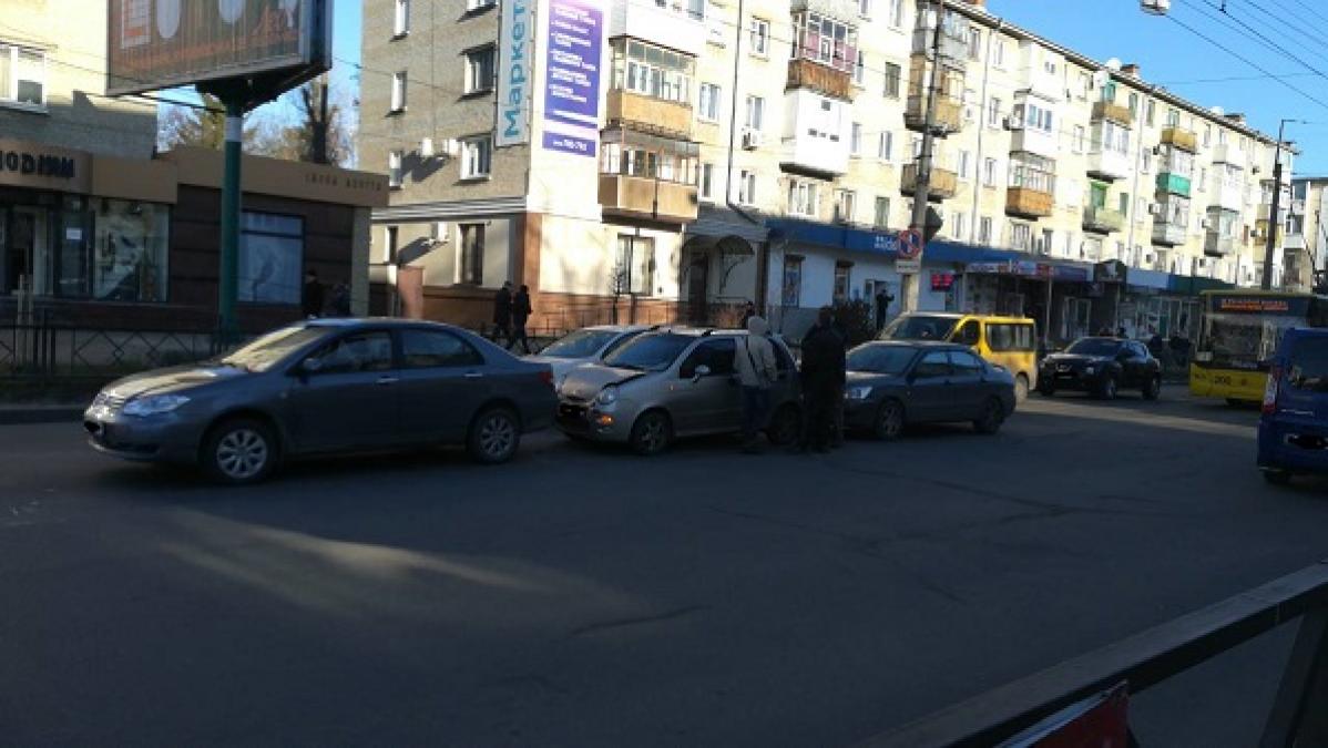 У центрі Кременчука не роз’їхалися три автомобілі