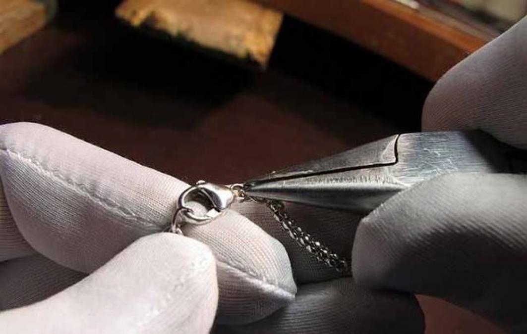 Для Крюківської філії ЦНАПу «потіснять» ювеліра