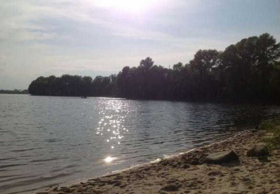 В Кременчуге вода в Днепре непригодная для купания. Едем купаться на Власовку