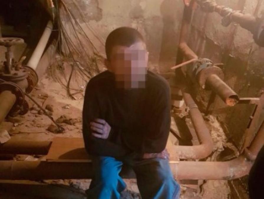 У підвалі будинку по вул. Європейська спіймали викрадача комунікаційних дротів