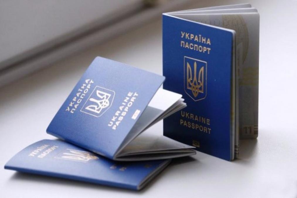 Шахраї взялися за «оформлення» закордонних паспортів