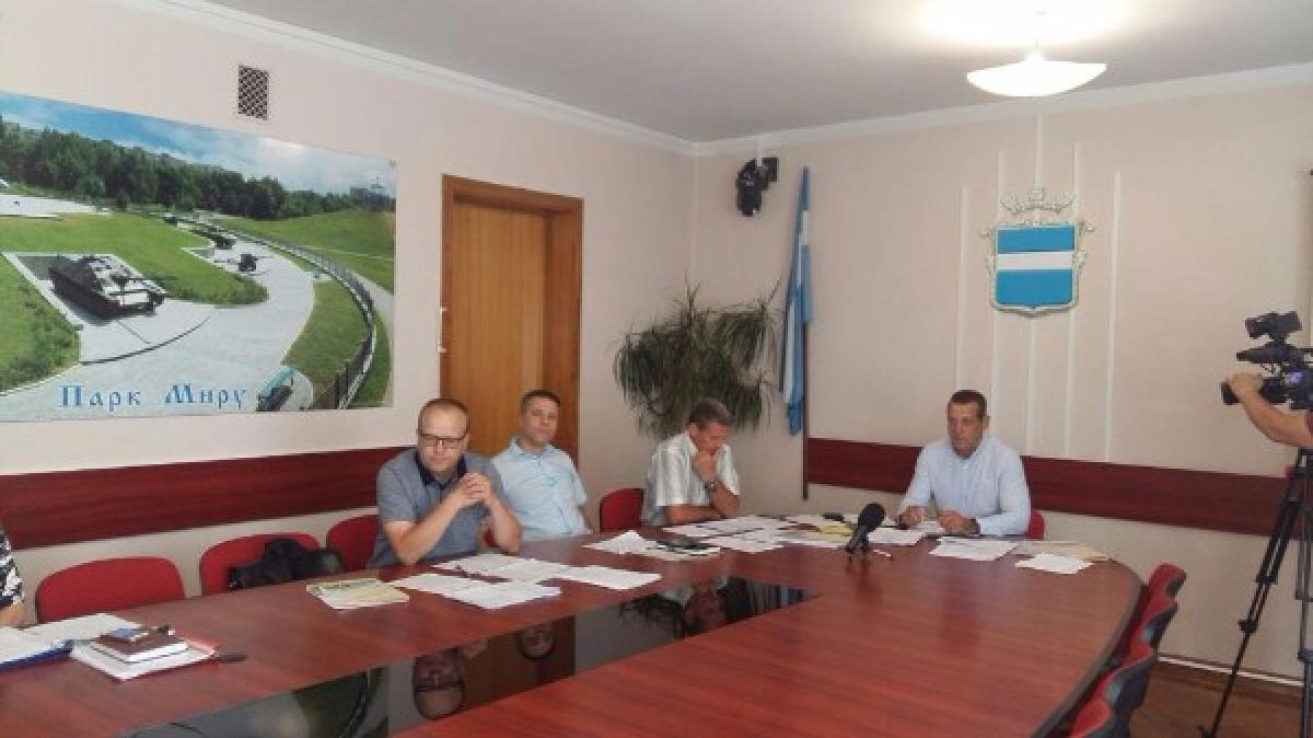 У Кременчуцькій міськраді тішаться директором Міського саду і хочуть видати грамоту