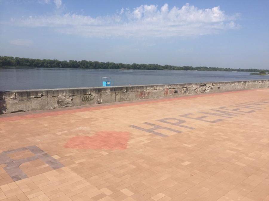 Правда с надписью на плитке как-то не удобно будет фоткаться.