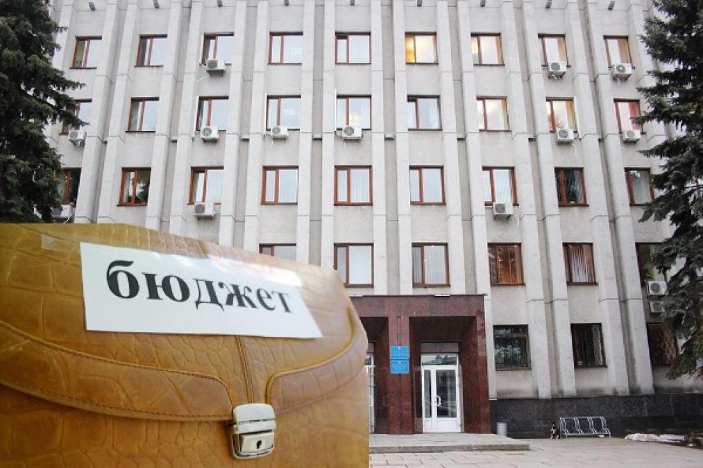 У Кременчуцькій мерії сьогодні давали прочухана чиновникам за те, що не поспішають витрачати кошти