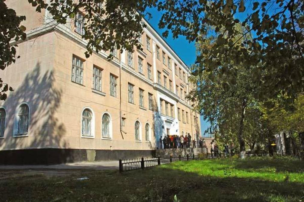 Мультифункціональний спортивний майданчик зводять на території кременчуцької школи