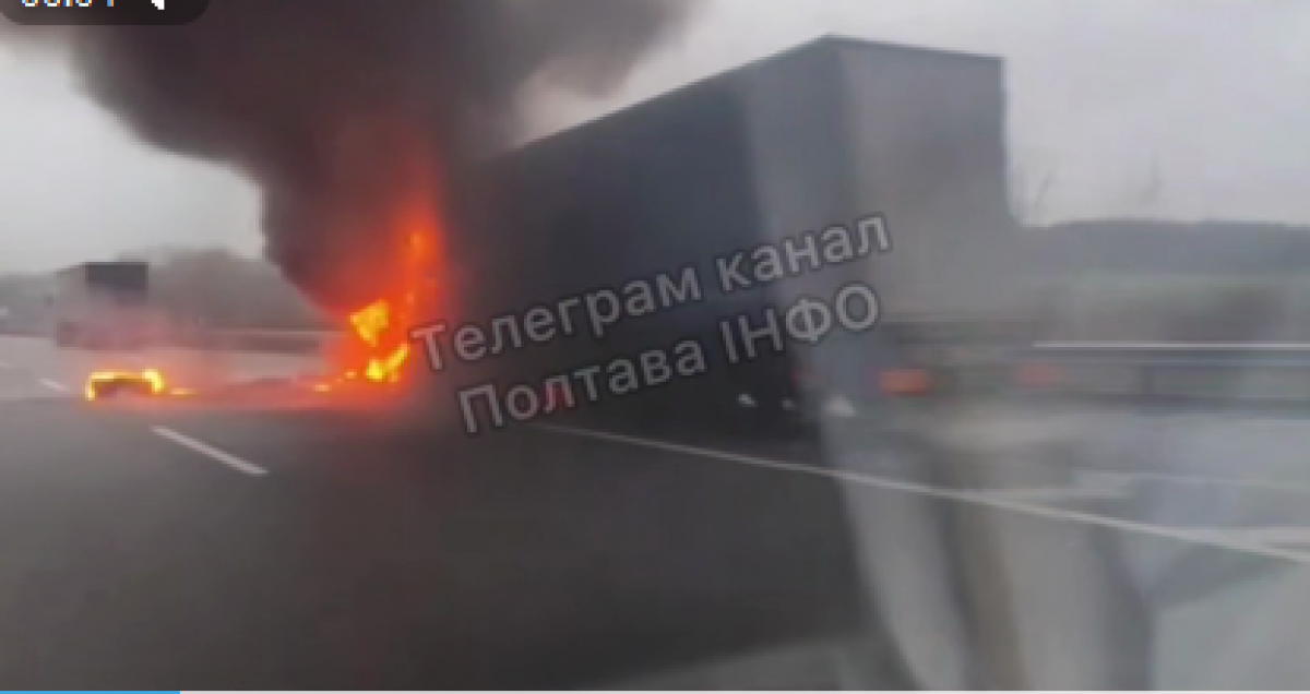 Величезне полум'я охопило кабіну - на Полтавщині горіла фура