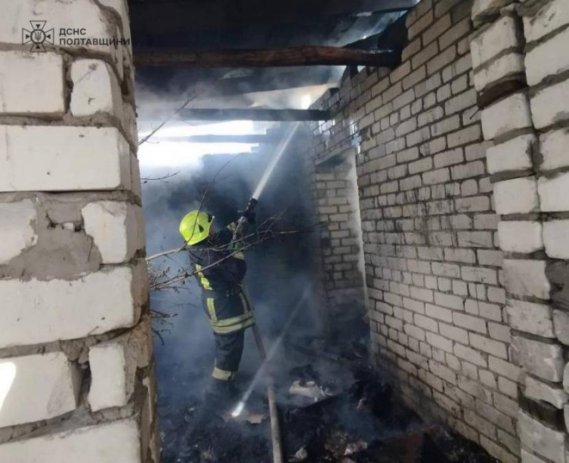 У Кременчуці горіла покинута будівля на Ковальській