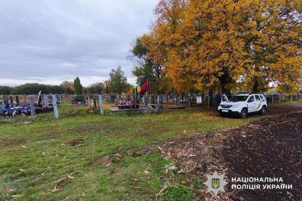На Полтавщині чоловік пошкодив пам’ятник на могилі