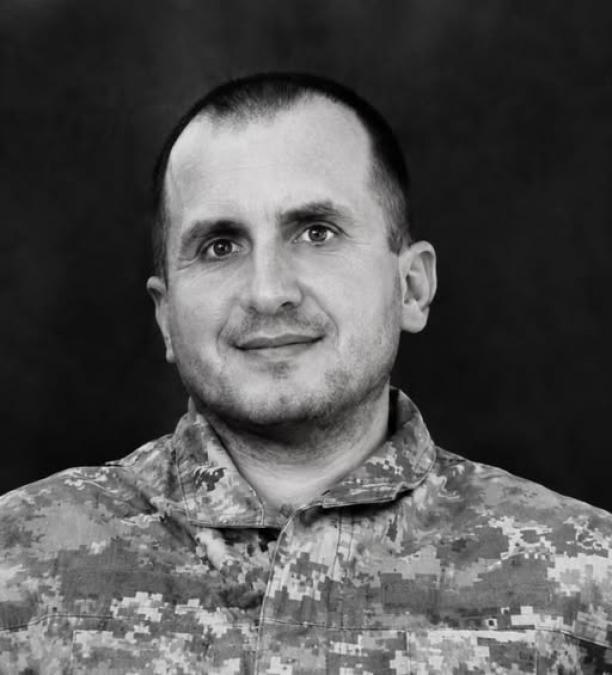 Війна забрала життя 38-річного Захисника: Кам'янопотоківська громада попрощається з Олександром Дорчинцем