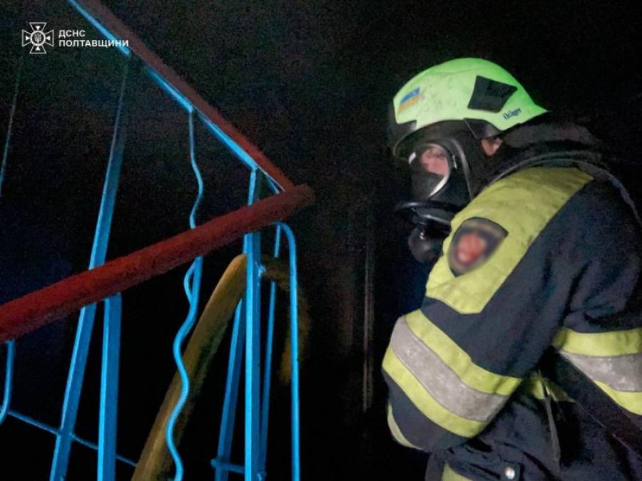 Підгоріла їжа на плиті: на Молодіжному рятувальники винесли жінку з оселі