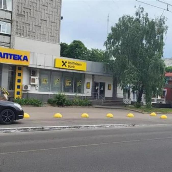 З 2,9 млн до 12,6 млн: банк на вулиці Небесної Сотні пішов з молотка