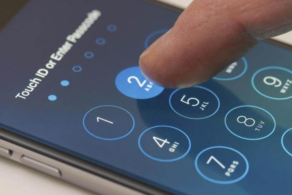 Пароль «1111» та азартні ігри: як знайдений у Кременчуці телефон привів жінку на лаву підсудних