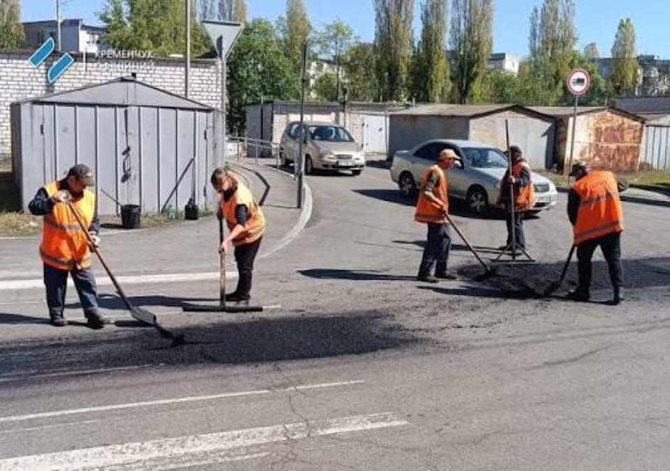 «На нашому віці будуть»: Віталій Малецький відповів на запитання журналістів про стан доріг у Кременчуці
