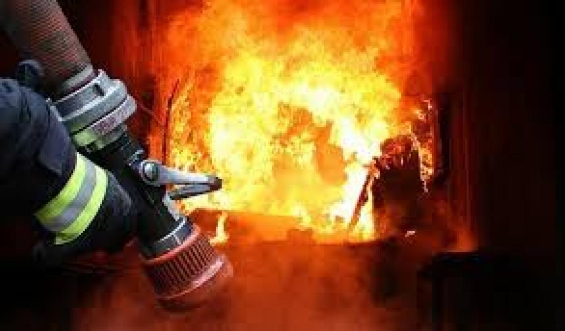 Два будинки — два виклики: у Кременчуцькому районі вогонь ходив поруч, але далі не пустили