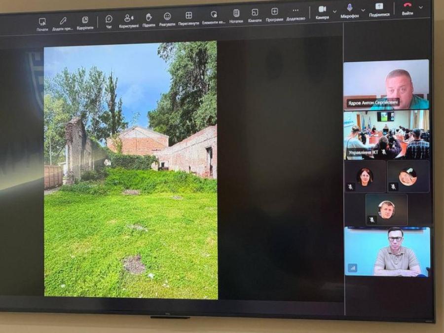 Занедбаний клуб залізничників у Міському саду знову став темою депутатської комісії