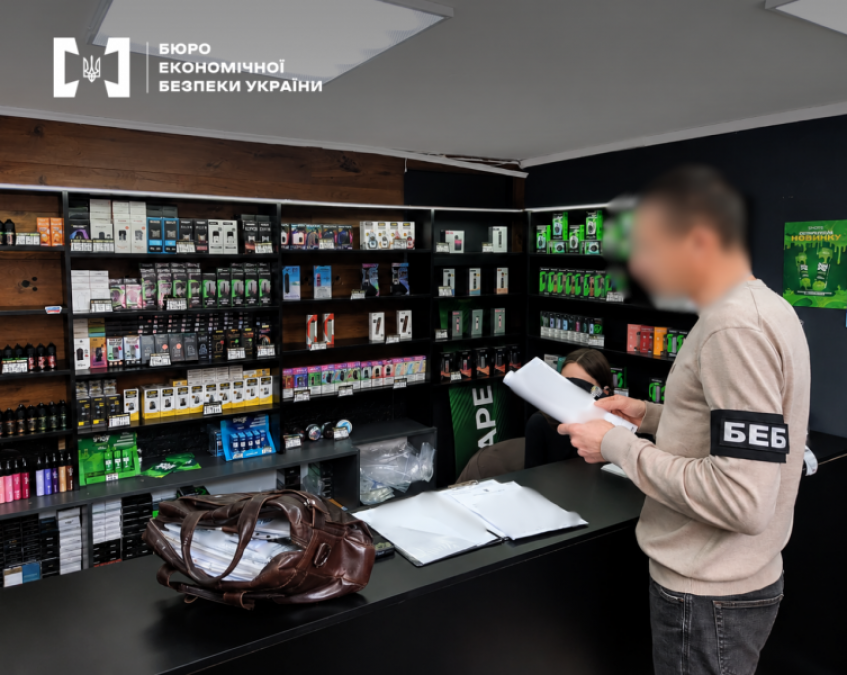 Нелегальні вейпи та рідини на 5 мільйонів: на Полтавщині викрили масштабну мережу з продажу