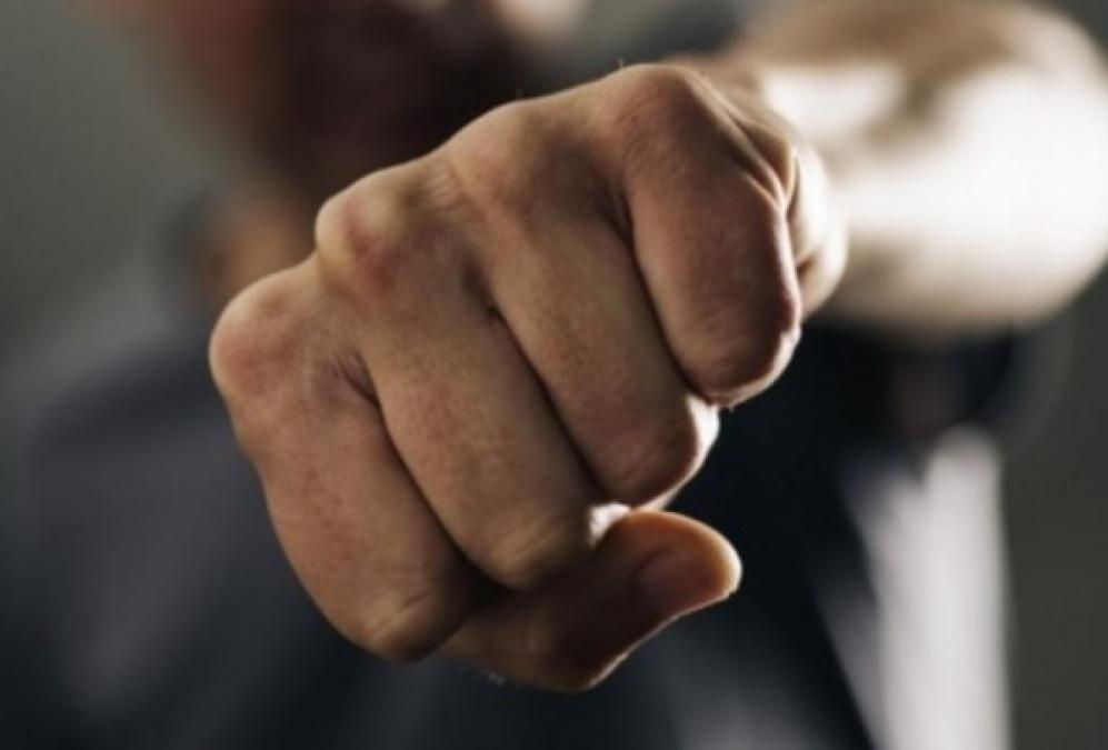 У Кременчуці невідомий вдарив чоловіка та викрав каблучку
