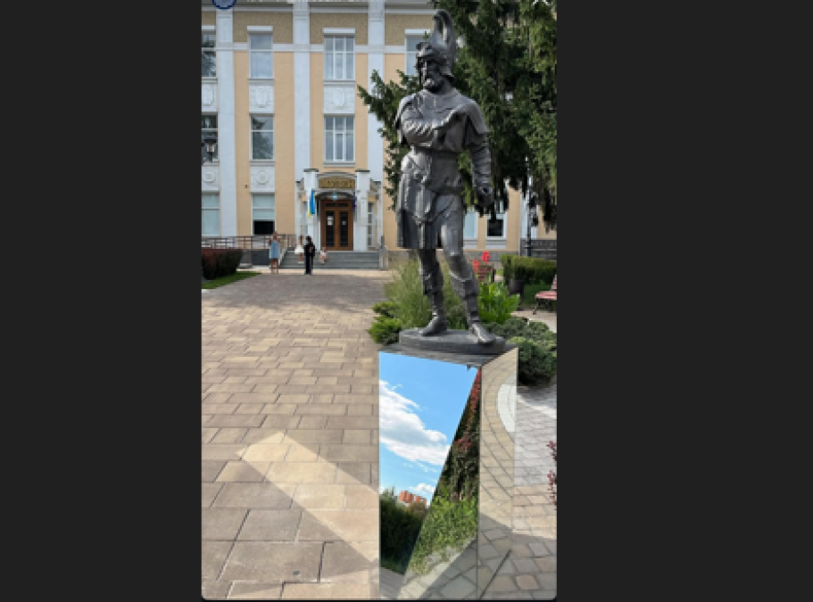 Лише один з 12 чавунних лицарів нагадує кременчуківцям про історію міста