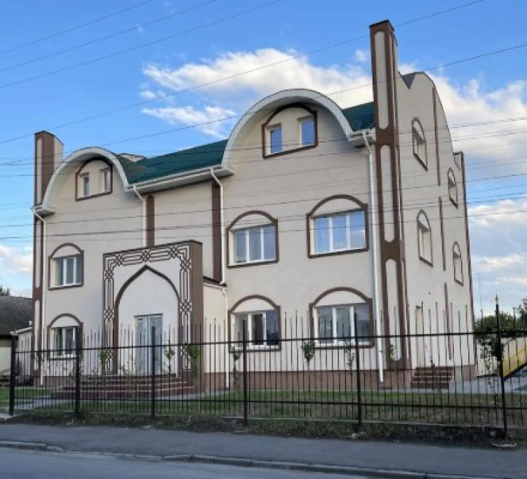 Нічний візит без запрошення: підліток пошкодив будівлю кременчуцької мечеті