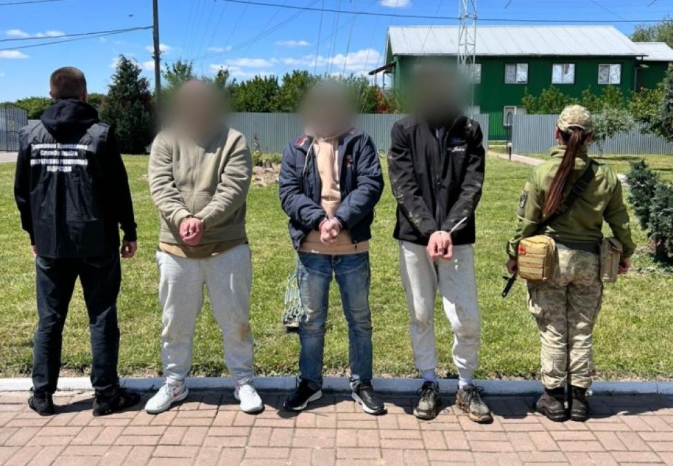 Канал у Telegram і 130 тис. грн: як чоловіки намагались втекти з України