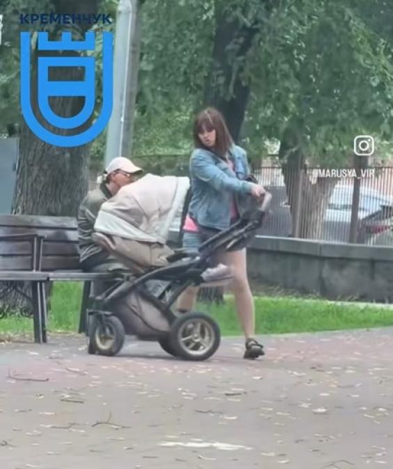 У кременчуцькому парку «Придніпровський» мати жорстоко поводилася з немовлям