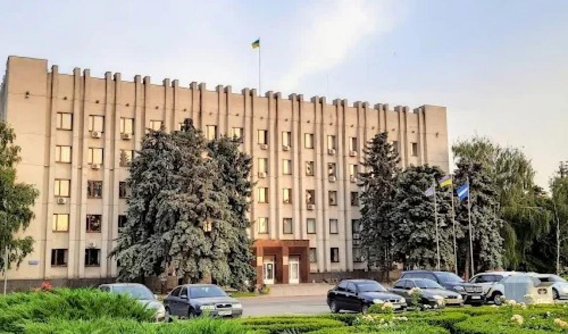 У мерії пояснили, чому на сесіях депутатам роздають «протерміновану» воду