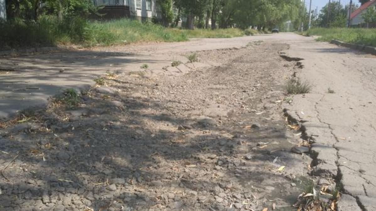 Жители Третьей Занасыпи жалуются на волны из асфальта