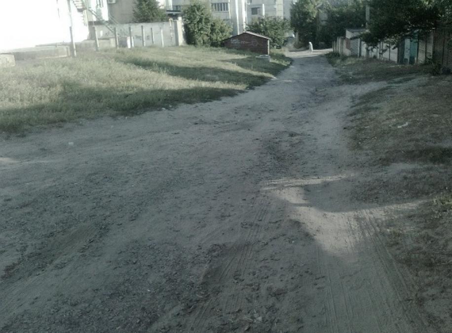 «Як у Середньовіччі: ходимо в темряві і по багнюці», - мешканці 101 кварталу звертаються до депутатів Кременчука