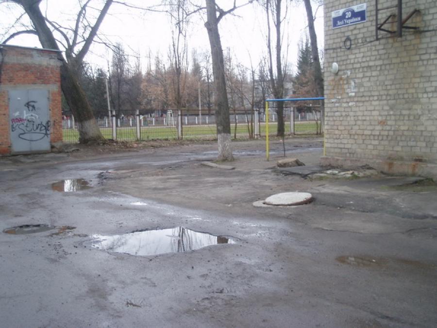 На ремонт внутриквартальной дороги на «Авроре» у города «постоянно не хватает денег»