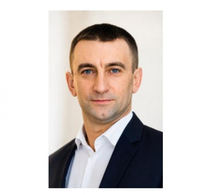 Два будинки, квартира, земля та підробітки: що задекларував очільник Кременчуцького управління капбудівництва Бугаєнко