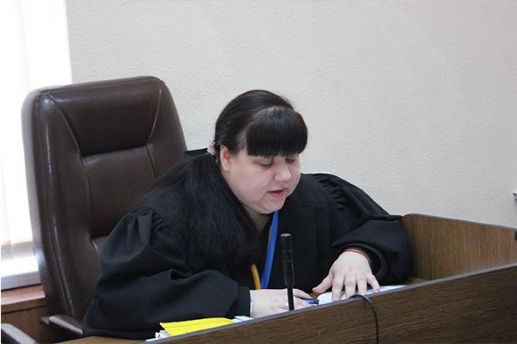 Понад 1 млн грн зарплатні та готівка в доларах: суддя Автозаводського райсуду Олейнікова оприлюднила декларацію