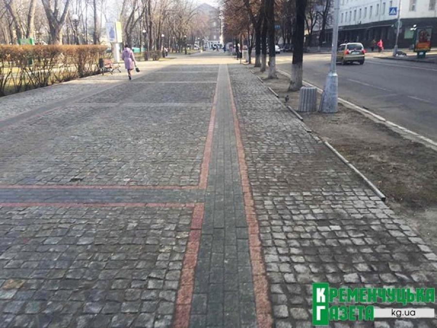 Деньги на ветер: тротуар  по улице Соборной, возле сквера Бабаева, уже начнут перекладывать в этом году