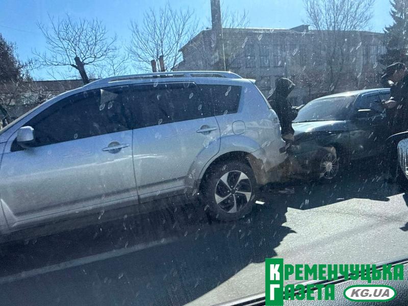 У центрі Кременчука зіткнулися дві іномарки
