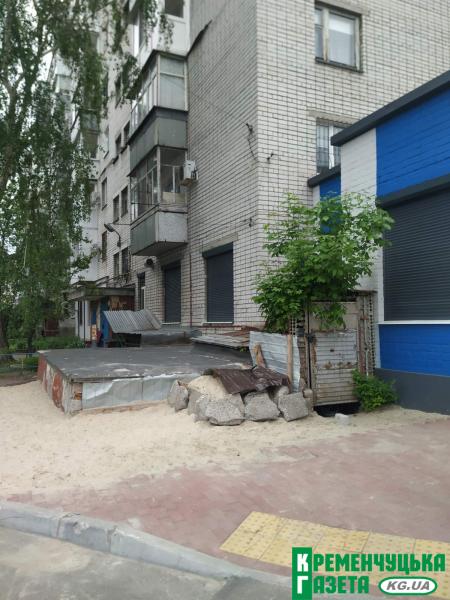 Мешканці скаржилися на стан подвір’я: у «Турботі» заявили про прибирання і підготовку проєкту укриття