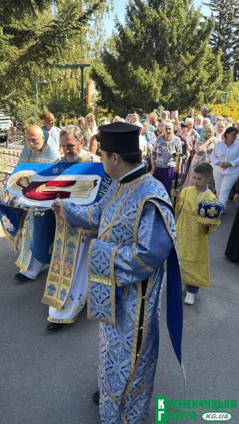 У Свято-Троїцькому соборі ПЦУ відзначили Успіння Божої Матері: віряни пройшли храмовою ходою з Плащаницею