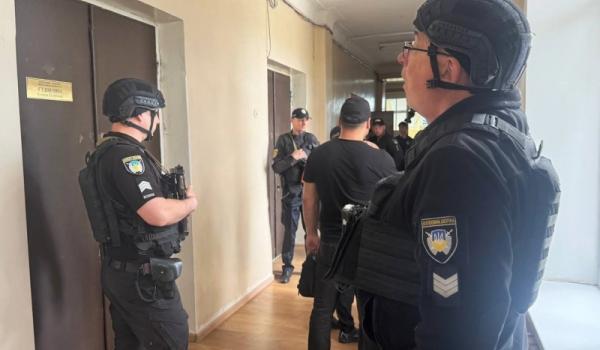 Заступник міського голови стріляв у приміщенні мерії – на місці працюють правоохоронці