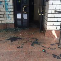 Милиция ищет хулиганов, обливших зеленкой приемную нардепа Шаповалова